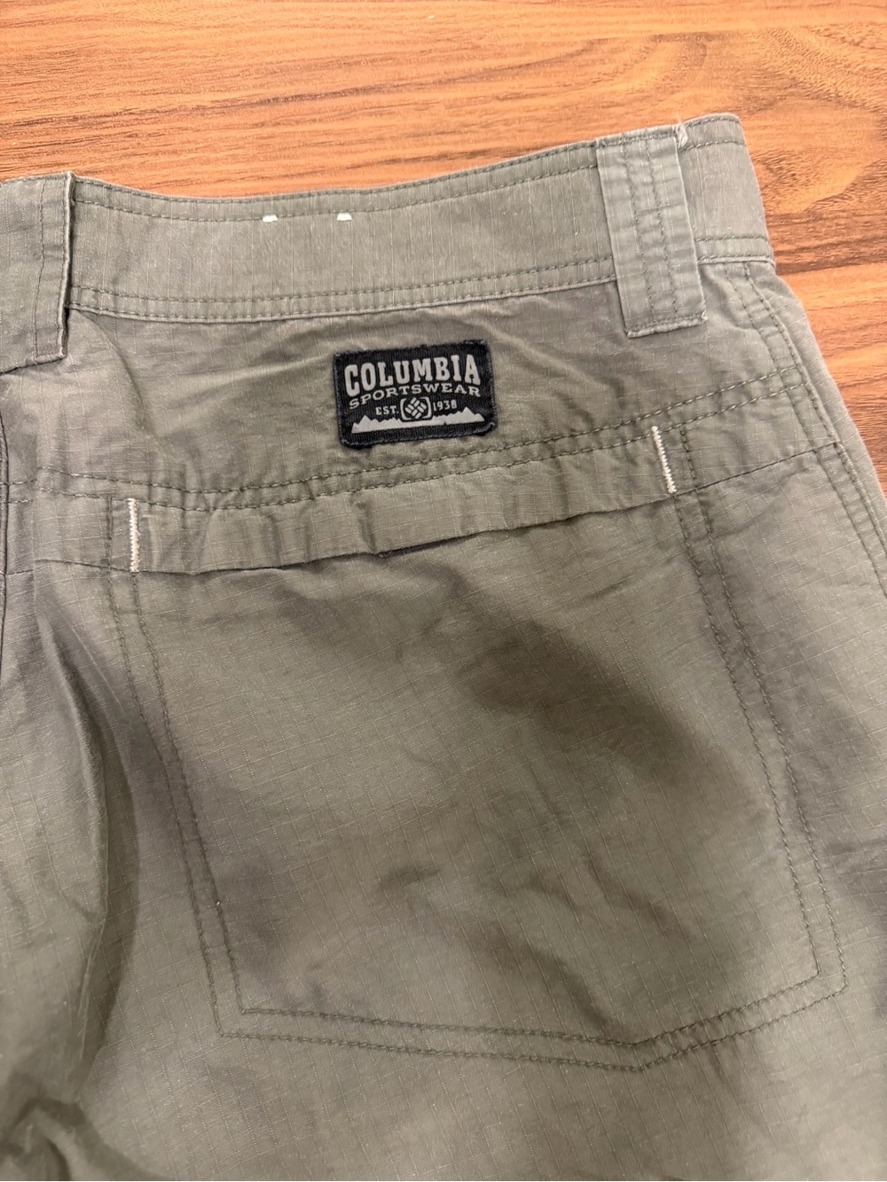 Title: Columbia Men’s Hiking Pants 34x30 Olive Ripstop Cargo Zip Pocket Out - Picture 4 of 5